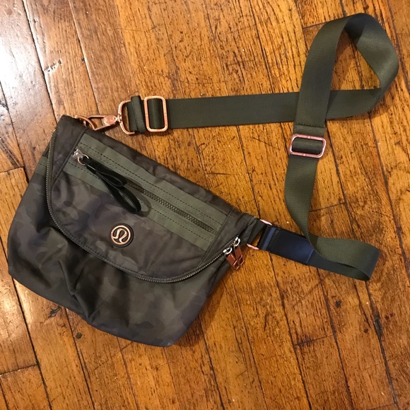 🦄 RARE Lululemon CAMO Festival Bag! - Picture 4 of 8